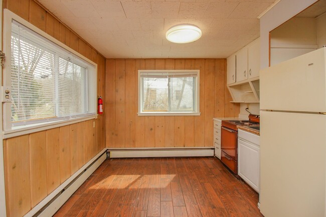 Building Photo - 6-8 Fyfer Pl. Unit 8A