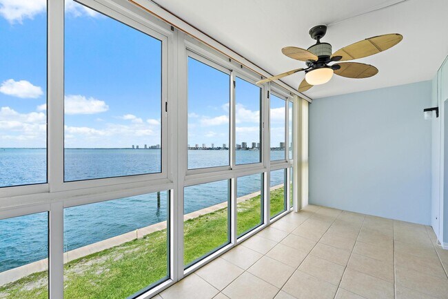 400 Wilma Cir Unit 206