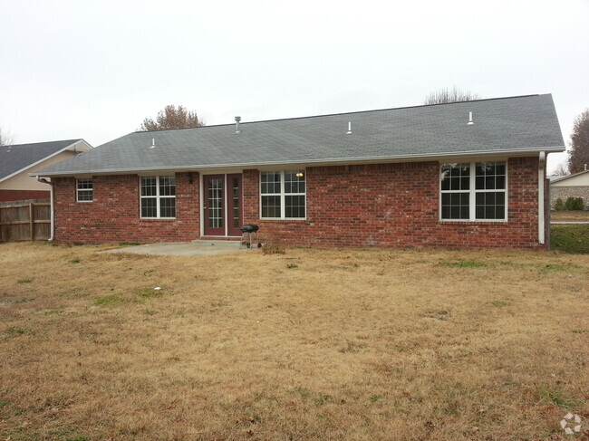 Building Photo - 208 Magnolia Ave Rental