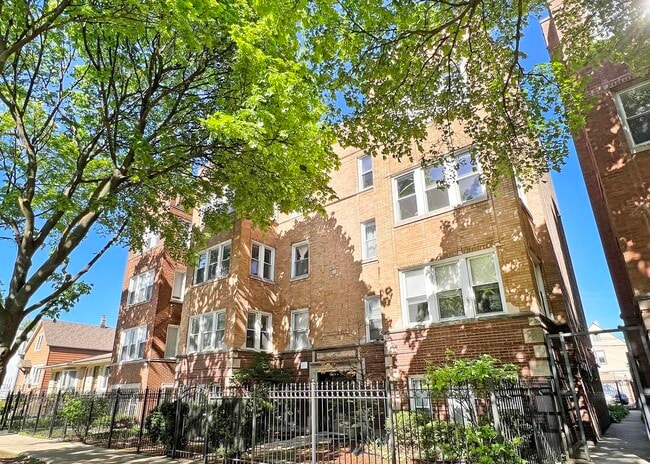 Building Photo - 2625 N Ridgeway Ave Rental