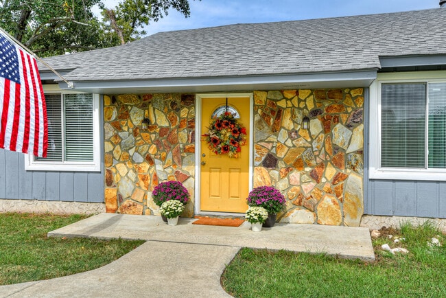 Photo - 634 Kettle Creek Dr