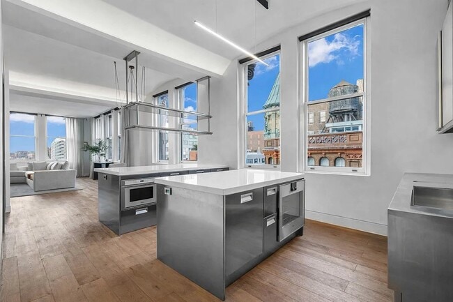 Photo - 640 Broadway Unit PH2-WEST