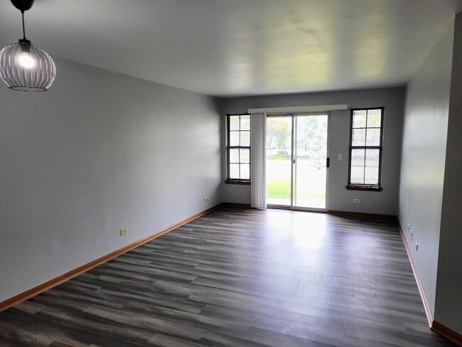Photo - 600 W Streamwood Blvd Unit A