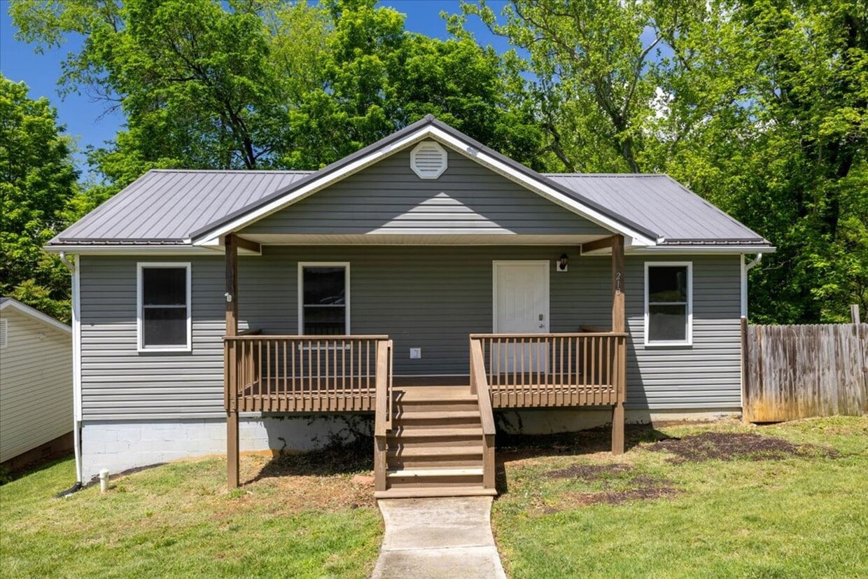 Charming Radford Home with Peaceful Back Deck - Charming Radford Home with Peaceful Back Deck