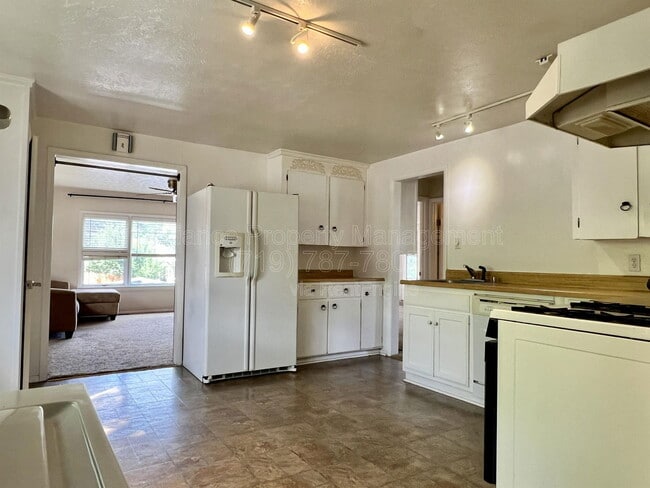 Photo - 1804 Fenmoor Pl