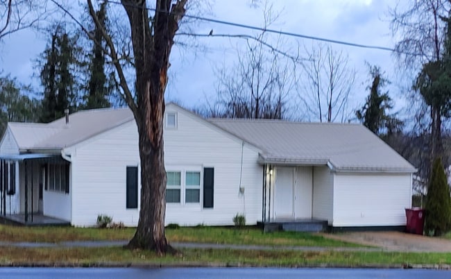 Photo - 700 E Holston Ave