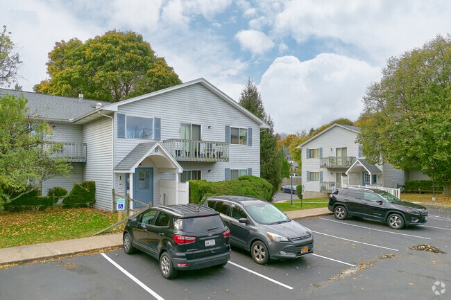 Lakewood Manor Apartments