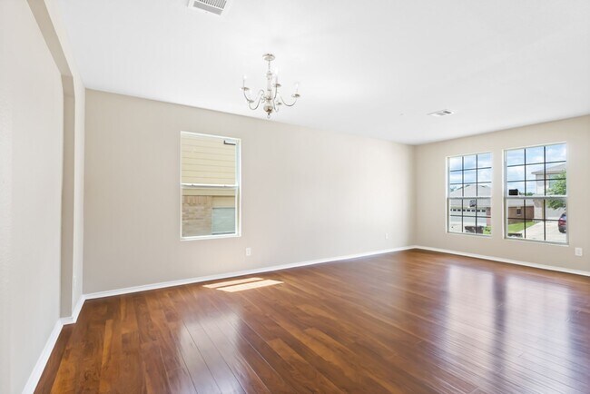 Photo - 3 Bedroom/2.5 Bath Bluffs of Lookout Canyon Subdivision