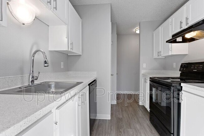 Photo - 11145-11177 NE Weidler St