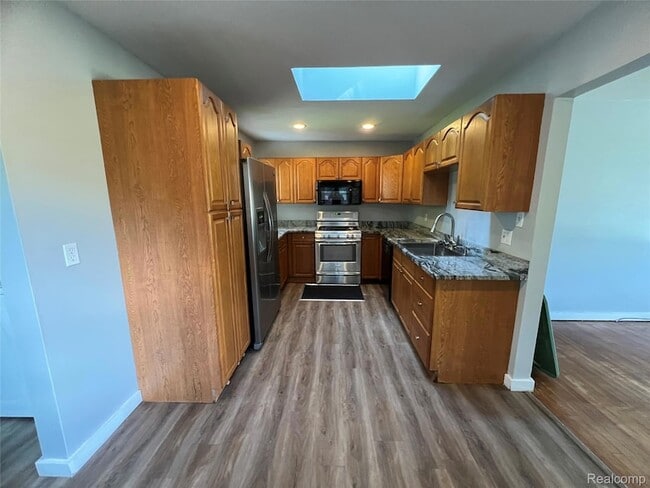 Photo - 2099 Van Courtland Ave