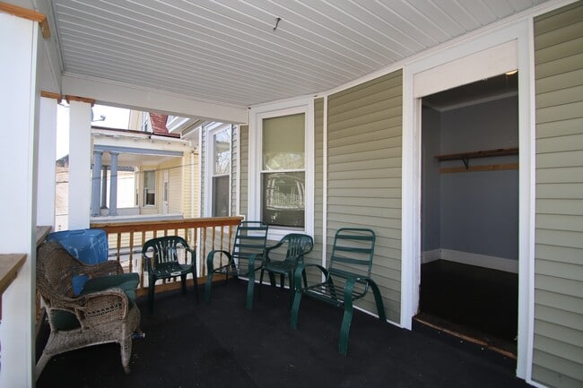 146 Gilbert Ave Unit 2nd Fl