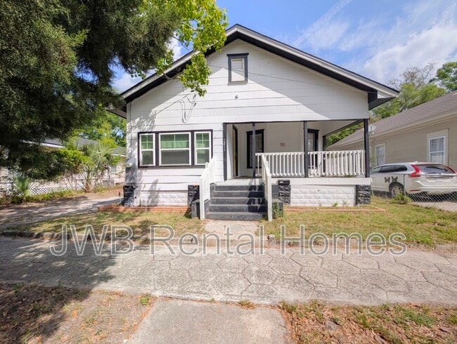 Building Photo - 1211 E 13th St