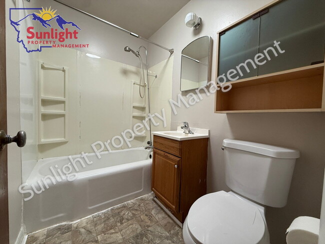 Photo - Affordable 2 Bed 1 Bath Apartment For Rent Laurel, MT