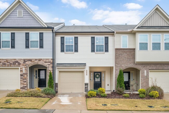 Nearly New 3 Bedroom Townhome in Fantastic... - Nearly New 3 Bedroom Townhome in Fantastic...