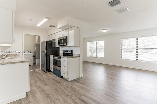 Photo - 650 SW 29th Ave