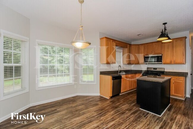 Photo - 27 Forest Point