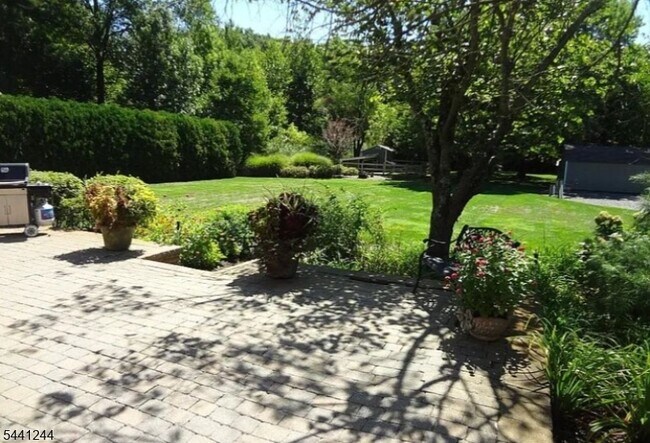 246 Fresh Ponds Rd