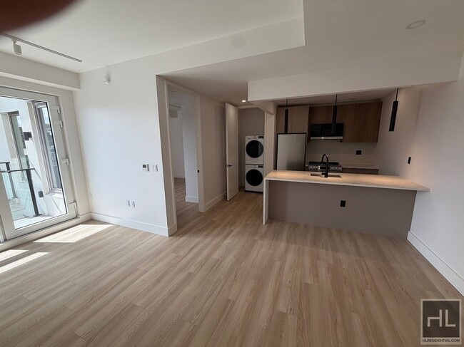 4 AVENUE