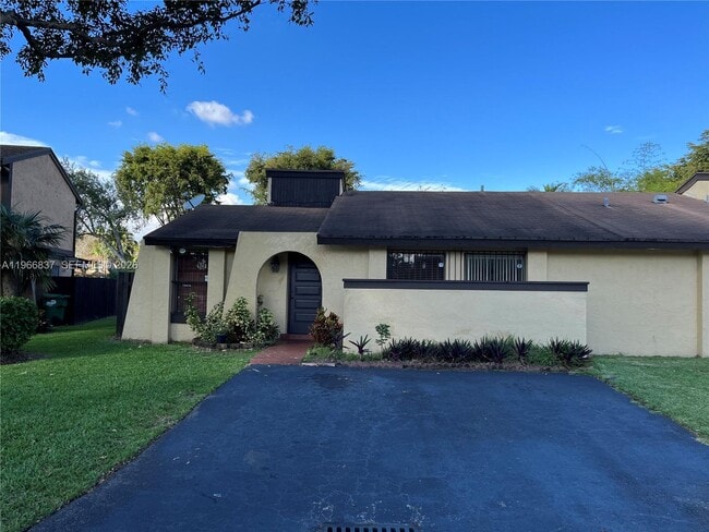 Building Photo - 12713 SW 70th Ln