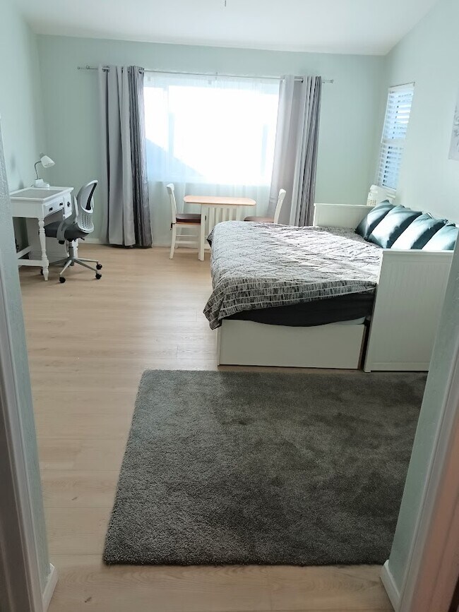 Photo - 1620-1624 York Dr