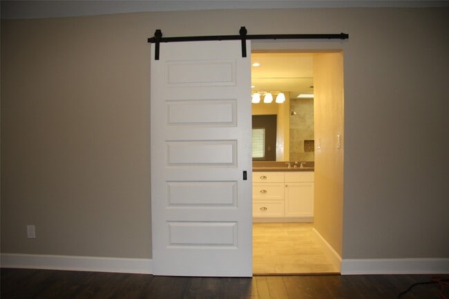 Photo - 2227 Highland Hills Dr