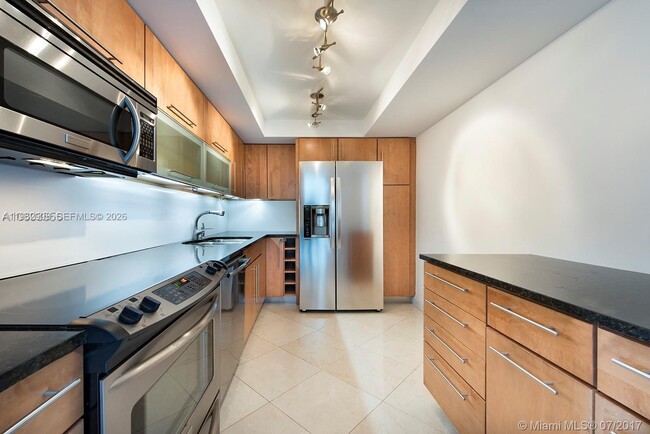 Building Photo - 20505 E Country Club Dr Unit 935