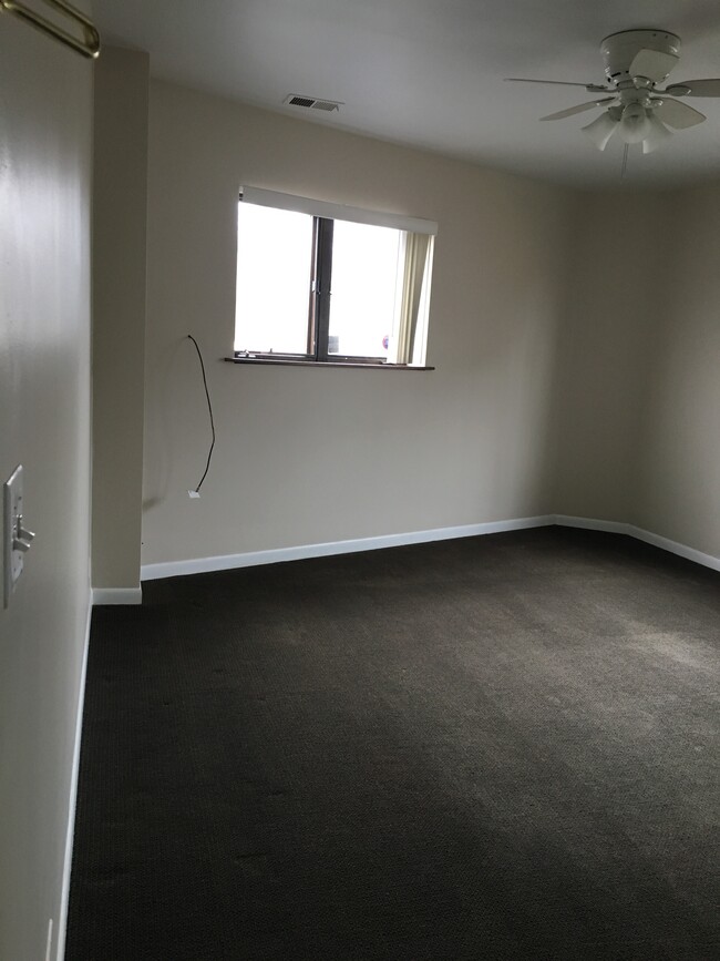 Estudio - 4606 Old Grand Ave