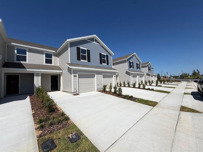 836 Lynx St