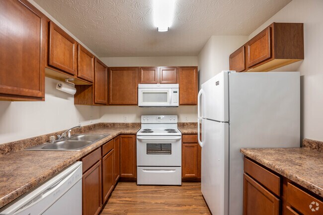 2BR, 2BA - 1,018SF - Kitchen