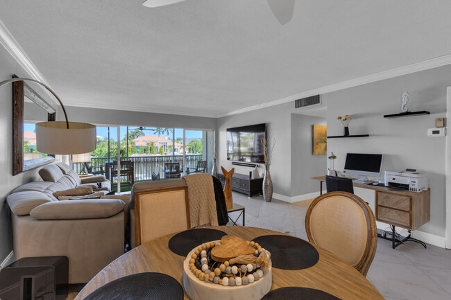 Photo - 390 N Federal Hwy Unidad 204