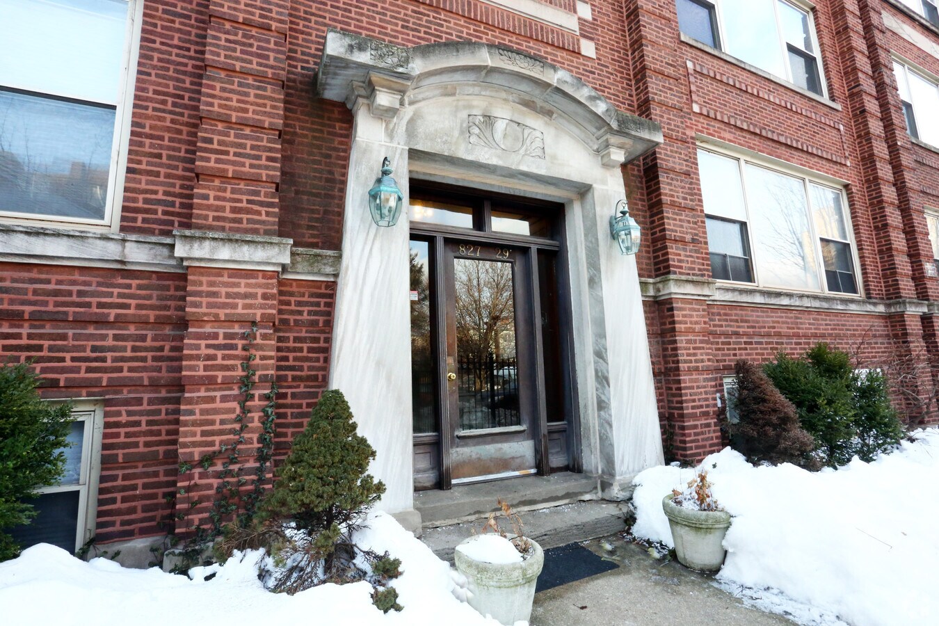 Photo - 827-835 W Lawrence Ave