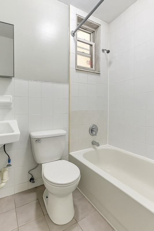 Photo - 1535 72nd St