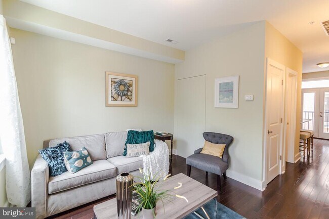 Photo - 2012 W Girard Ave Unit 11B