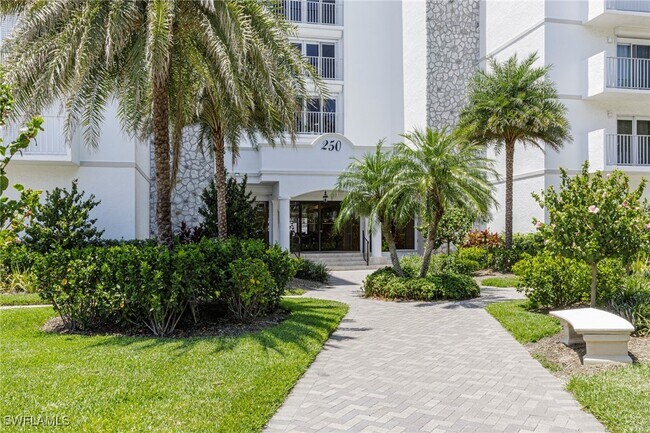 Photo - 250 Park Shore Dr Unidad 302