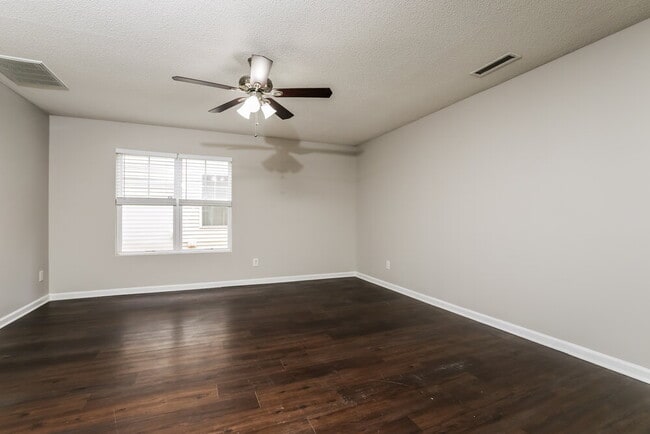 Photo - 21 Valleyfield Dr