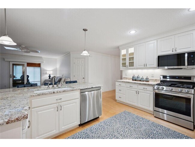 Photo - 145 Holly Ln N