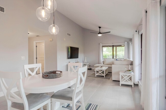 Photo - 85 Ironwood Way N