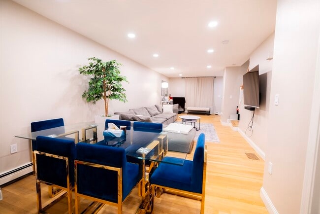 Photo - 2 Turning Mill Ln