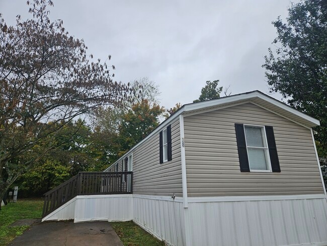 Photo - 38 Lynnwood Cir