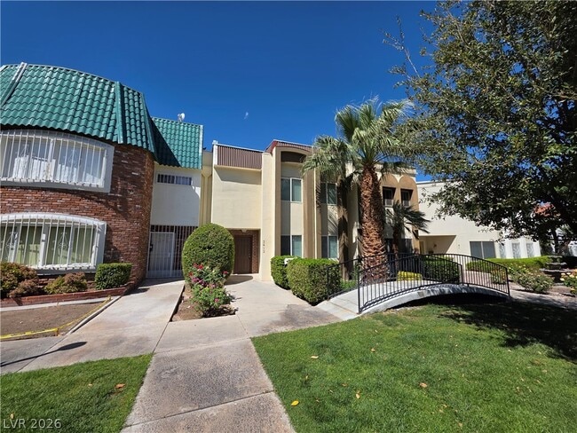 Building Photo - 3412 Townhouse Dr