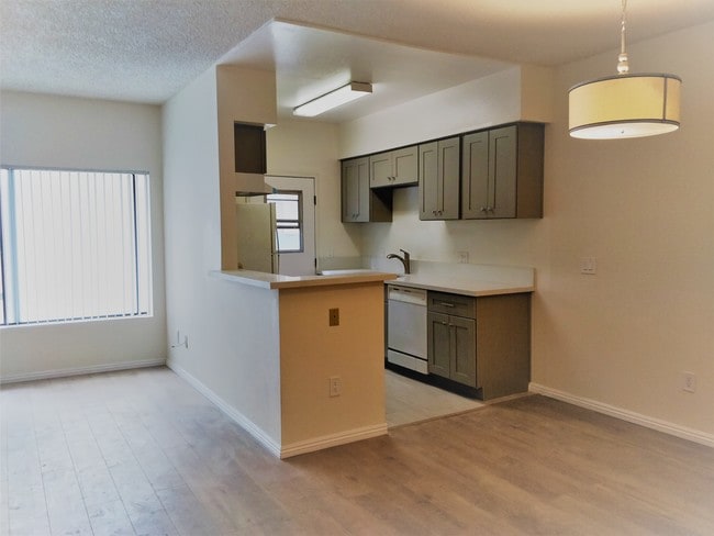 Photo - 2584 S Centinela Ave Unidad 3