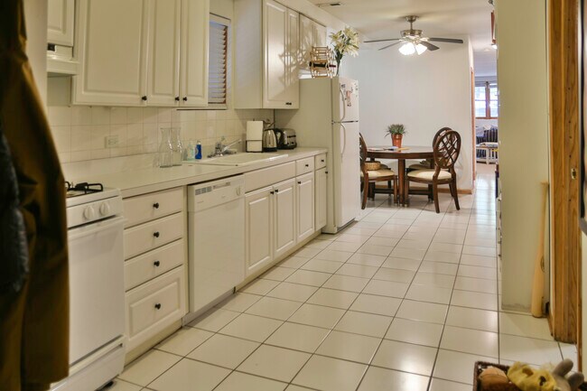 Photo - 918 N Paulina St Unit G