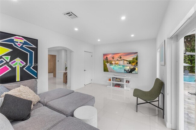 Photo - 741 NE 87th St