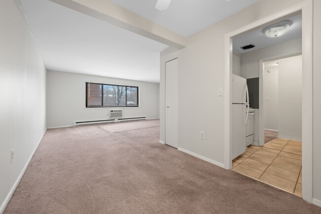 Photo - 44 Olcott Dr