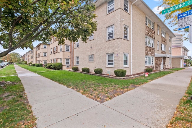 Building Photo - 8412 W Gregory St Unit 3N