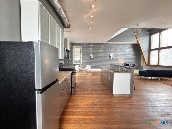 Photo - 103 W Walnut St Unidad A