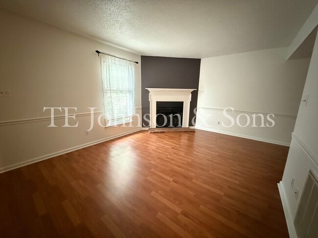 Photo - Stylish Townhome with Ensuite Baths & Comm...