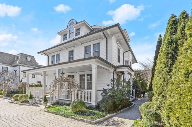 Photo - 250 Milbank Ave