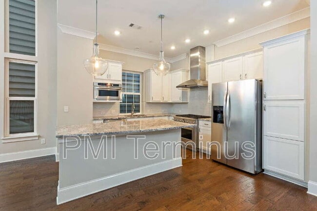 Photo - 609 Broadview Terrace NE