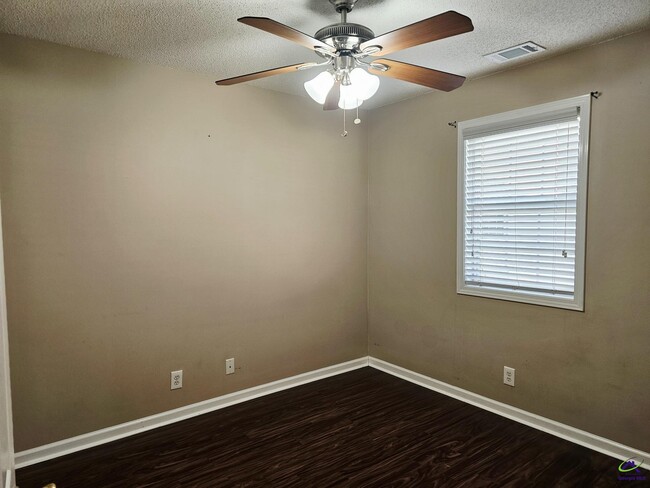 Photo - 217 Willis Creek Rd